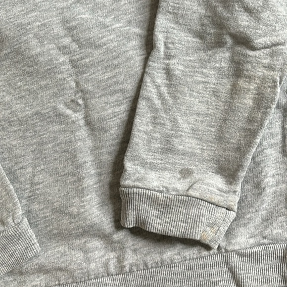 Black and gray sweaters - Picture 2 of 2